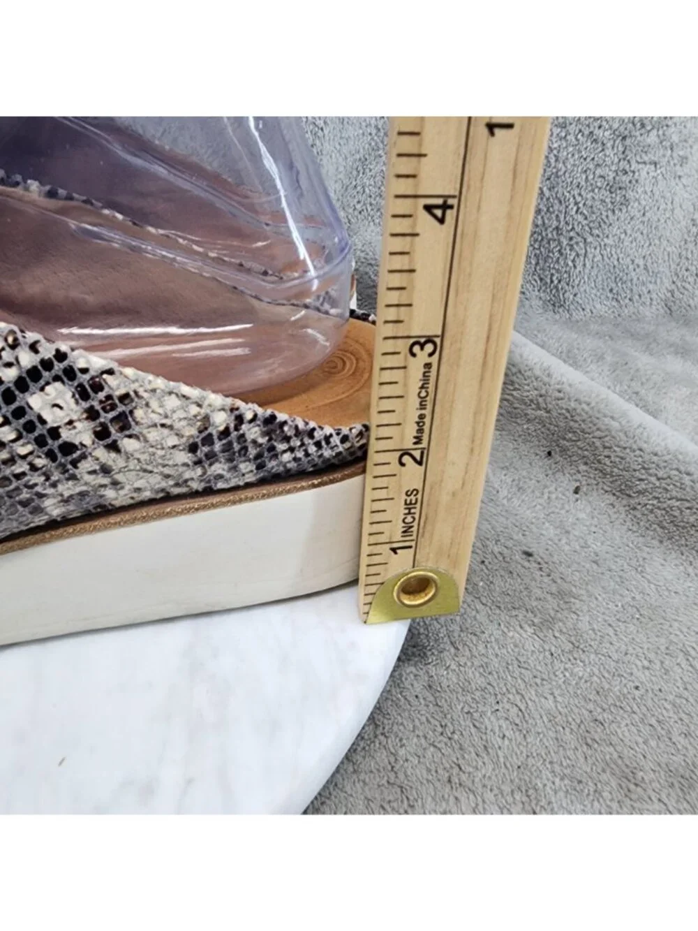 Corso Como Shoes Womens Size 8 Gray Leather Snake Print Slip On Sandals *Read*